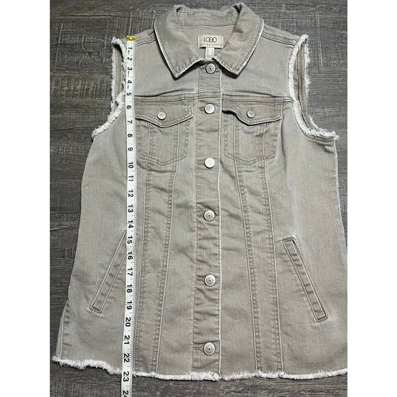 LOGO by Lori Goldstein Women's Denim Gray Distressed Vest & Boyfriend Jeans - Picture 15 of 16